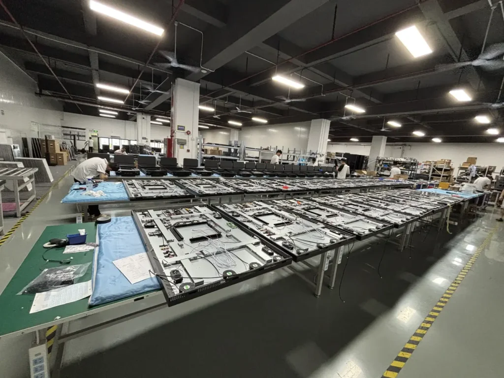 Sky Eagle digital signage production line inside the 5,000 square metre factory